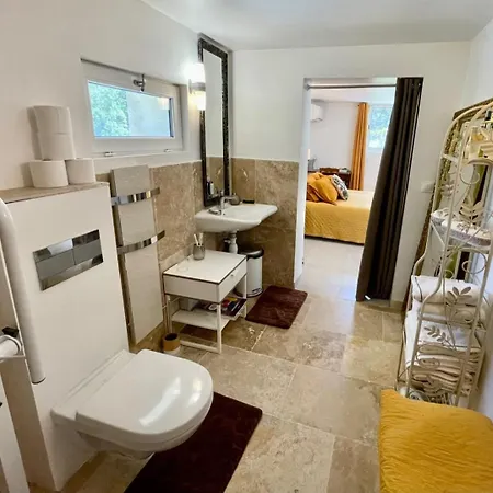 Le Viel Frühstückspension Sabran